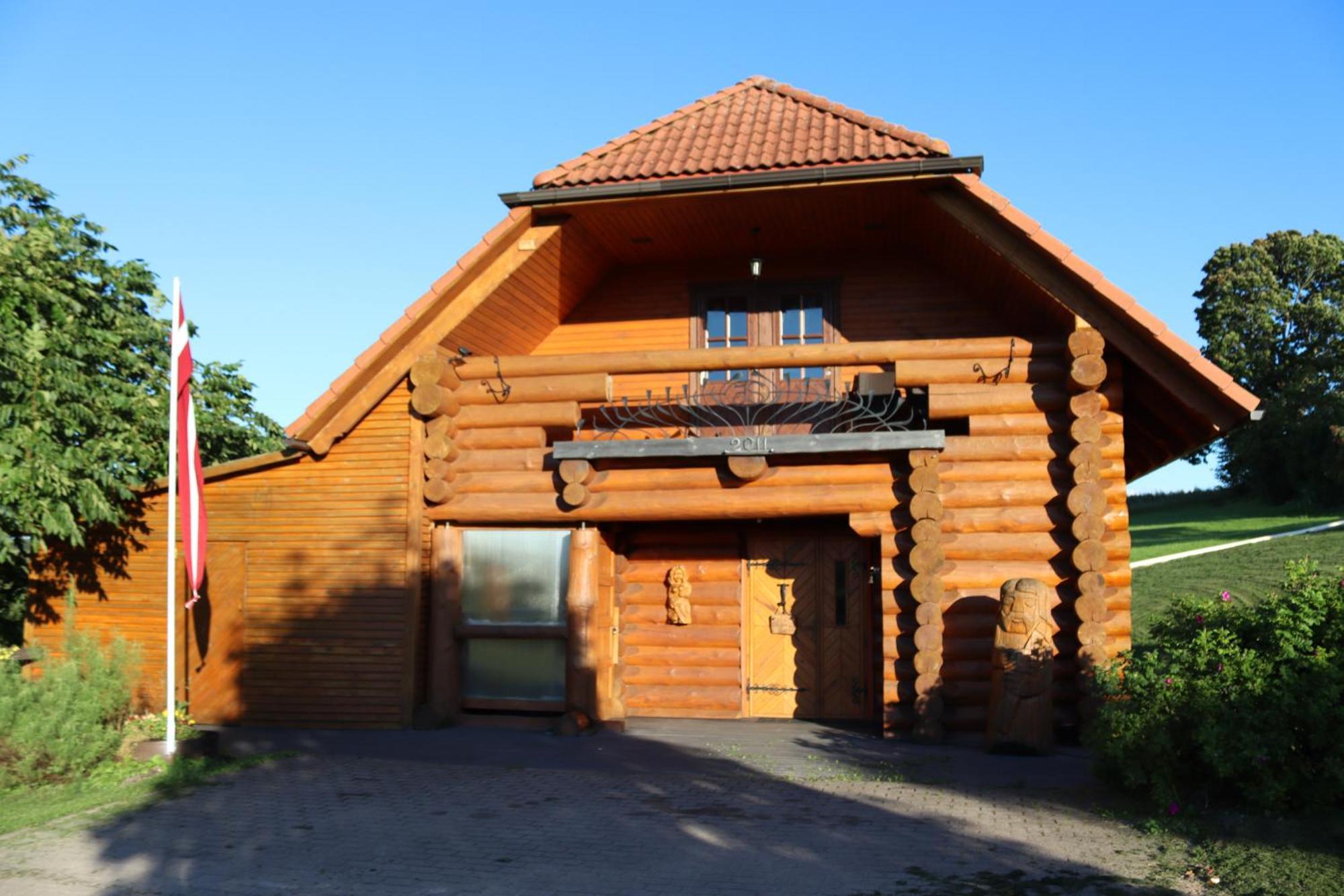 Kundzini Hotell Bīriņi Eksteriør bilde